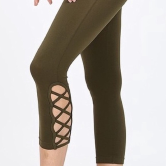 🌸2/$30🌸 NWT Dark Olive Waist Control Leggings Size L/XL - Picture 3 of 3